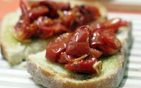 Brusqueta de tomate quente (bruschetta na itália), é uma fatia de pão rústico bruscato, ou seja, torrado e servido ainda quente. Brusqueta Deliciosa E Muito Facil De Fazer Quem Ensina E Isa Maiolino Revista Glamour Gastronomia