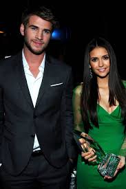 The famous actor liam hemsworth is officialy in a relationship with a dynasty's actress : Liam Hemsworth Girlfriend 2014 Nina Dobrev Liam Hemsworth Dating Glamour Uk
