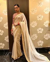 Deepika Padukone And Ranveer Singh Made Heads Turn As They Attended Isha Ambani S Wedding Hungryboo Deepika Padukone Saree Saree Look Saree Designs