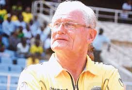 YANGA MORALI JUU, MZUNGU AMFICHA KAMUSOKO KOCHA wa Yanga Hans Pluijm  ametamka kuwa hana wasiwasi na APR na amefurahishwa na jinsi morali ya  wachezaji wake ilivyo juu tangu watue Kigali na sasa