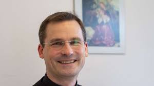 Im fröhlichen Glauben: Pfarrer Philipp Werner verlässt Poing