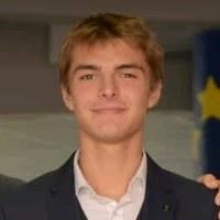 700+ perfiles de «Condello»