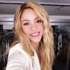 Emeline On Twitter Shakira Hair Curls For Long Hair Shakira Makeup