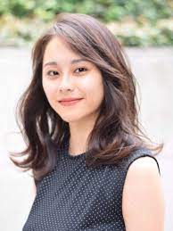 大人ナチュラルミディアム 20代 30代におすすめ大人かわいいモテ 愛され ナチュラル クールセミディ かきあげ前髪 ブラウン ヘアサロン予約 ozmallビューティ かきあげ前髪 ヘアサロン かきあげ