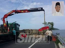 Jembatan barelang batam gambar misteri sejarah 1 roboh foto trio elexis ditabrak kapal video 6 2 seafood nama penampakan hantu city riau berkunjung ke batam rasanya masih belum lengkap tanpa singgah ke jembatan barelang, karena landmark inilah yang menjadi ikon dari pulau tersebut. Jambatan Pulau Bunting Masih Diceroboh