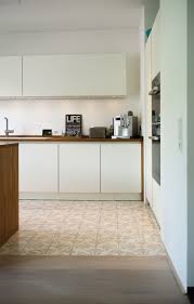 Raben graben graue asseln aus, graue asseln graben raben aus. Fliesen Platten 038 Zementmosaikplatten Fliesen Platten 038 Zementmosaikplatten Der Parket White Modern Kitchen Small Kitchen Remodel Cost Cement Tiles Kitchen