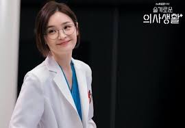 Hospital playlist takes over the tvn's thursday 21:00 time slot previously occupied by surplus princess and followed by hospital playlist 2 on june 17, 2021. Photos New Stills Added For The Upcoming Korean Drama Hospital Playlist Aktor Korea Selebritas Aktor