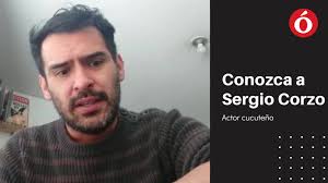 El cucuteño Sergio Corzo, lleva una década actuando en teatro, cine y TV.  Ahora en pandemia, desde su casa dicta clases virtuales de lectura, de  guiones, de obras clásicas. Conozca su trayectoria ...