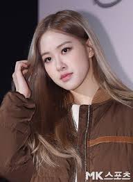 See more ideas about blackpink rose, rose, blackpink photos. 10 Moments Of Serious Hair Envy We Ve Had With Blackpink S Rose Kpoplover