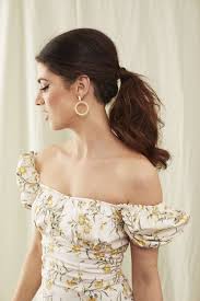 While many vintage styles this long hairstyle radiates a '60s romantic feel. 19 Iconic Fashionable Retro Hairstyles Best Retro Hairstyles Ever