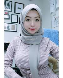 Biaya hidup di malaysia juga dijadikan alasan mahasiswa untuk melanjutkan studi, karena biaya hidup yang sangat terjangkau dan tidak jauh berbeda dengan standar di indonesia. Pin On Malay Girls