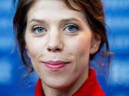 Letztendlich überwiegt aber die theorie das benni am ende nicht gestorben ist, sondern es geht um den film systemsprenger. Systemsprenger Regisseurin Frau Fingscheidt Wie Geht Ihr Weg Zum Oscar Weiter Shz De