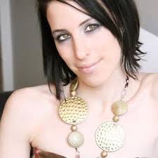 Kelly Maillet's Instagram, Twitter & Facebook