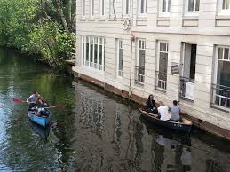Hamburg Alsterkanal Mit Dem Gemieteten Boot Zum Cafe Klingeln Und Bestellen In Winterhude Nahe Muhlenkamp Hamburg Hamburg Meine Perle Orte