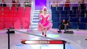 Sono state le sorelle a contattare la redazione: Uomini E Donne Gemma Come Mamma L Ha Fatta Tina Sotto Shock