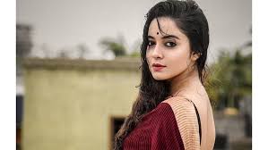 The viral clip, which garnered over 40,000 likes after being posted on the app, was flooded with netizens debating the man's treatment of the snake. Viral Videos And Models India Home Facebook