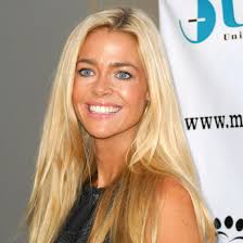 Born denise lee richards on 17th february, 1971 in downers grove, illinois, usa and educated at downers grove north high school, dowers grove, illinois, usa (1985), she is famous for starship troopers, wild things in a career that. Denise Richards Freundschaft Mit Dem Ex Intouch