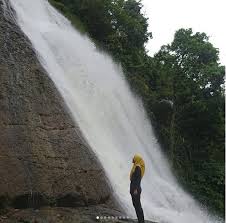 Kabupaten ini berbatasan dengan kabupaten bogor kabupaten karawang dan kabupaten purwakarta di utara, kabupaten bandung, kabupaten bandung barat, dan kabupaten garut. Https Travel Okezone Com Read 2018 02 27 406 1865564 Air Terjun Cihear Bak Aliran Sungai Hampir Tegak Di Banten