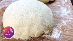 Setacciate 500g di farina su un tagliere di legno, o un piano di lavoro di marmo. Pasta Per La Pizza Con Lievito Madre Secco Con Molino Rossetto Youtube