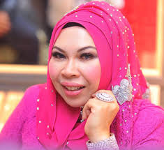 Penyanyi :dato seri vida lagu : Datuk Vida Fined 500
