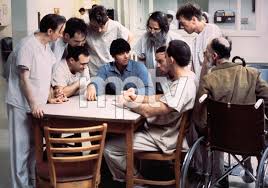 The film stars jack nicholson as randle mcmurphy, a new patient at a mental institution, and features a supporting cast of louise fletcher, will sampson, danny devito, sydney lassick, william redfield, as well as christopher lloyd and brad dourif in their film debuts. One Flew Over The Cuckoo S Nest Danny Devito Jack Nicholson1975 United Artistsphoto By Peter Sorel Image 8991 0003 Most Iconic Images Of The 20th Century Mptv Images