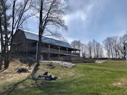 24 Best Michigan Barn Wedding Venues