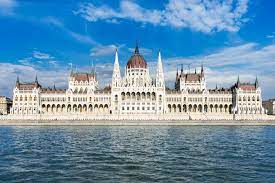 Its architectural constructions are highly interesting for all lovers of art, history and tourism. Parlament Budapest Tickets Ohne Warteschlange Besichtigen Und Gefuhrte Tour Durch Das Ungarische Parlament