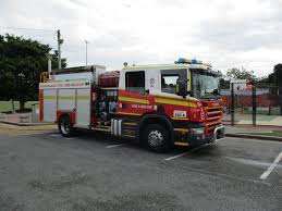 The blaze took over the shops early this morning, . Pin Von Aaron Viles Auf Australian Fire Rescue Services Einsatzfahrzeuge Australien Fahrzeuge