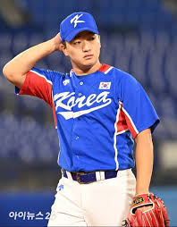 한국 고우석이 8회말 2사 베이스 커버. E8wfv Jx4lxvxm