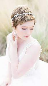 Gown And Hairstyle Pairings Pixie Hair With Headband Featuring Phyllis Wedding Dress By Maggie Sott Pixie Wedding Hair Short Wedding Hair Headband Hairstyles