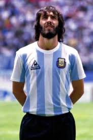 Para definir al mejor arquero argentino del momento bien podríamos recordar quién es el dueño del arco del seleccionado y dejarlo ahí. Argentina 1986