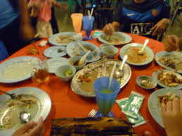 Hidangan ikan yang dibakar, muncul secara universal di berbagai belahan dunia. Muara Ikan Bakar Klang Restoran Muara Ikan Bakar Tanjung Harapan Klang Nurul Over Rated Van Muara Ikan Bakar Restaurant Gumisaxt