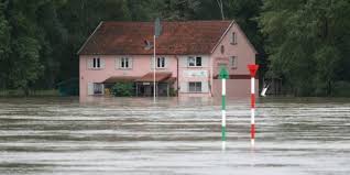 Hochwasser im fluss kyll, einem nebenfluss der mosel, überflute den ortskern des stadtteils ehrrang, wie die stadt mitteilte. Unwetter Hochwasser An Rhein Und Mosel Geht Zuruck Taz De