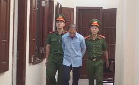 Bắt Bí thư Đảng ủy phường Nguyễn Xuân Chinh - Người quan sát