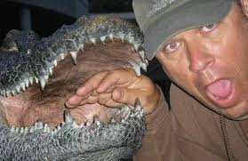 Around The World In Cheesy Tourist Photos