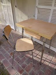 Parcourez notre sélection de chaise formica : Lot Table Chaise Formica Vintage Les Vieilles Choses