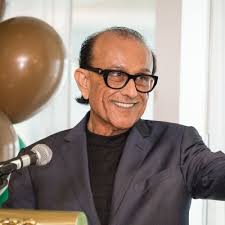 Liberal leadership: Ex-BoC governor Carney insists Trudeau will lead party  into next election