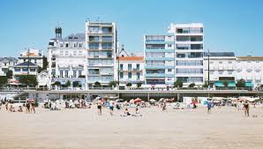 Hôte cordiale et à l'heure. A Maree Haute On Reconfine Une Des Plages Des Sables D Olonne