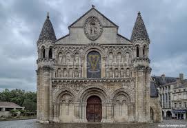 Eglise Notre Dame La Grande De Poitiers Poitiers France Church Romanesque Romanico Architecture Art Travel A Arquitectura Romana Arquitectura Francia