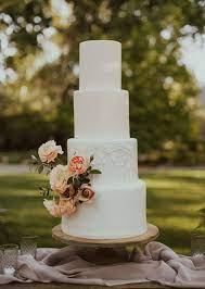 We Ve Got Serious Heart Eyes For This Southwestern Bohemian Meets Black Tie Wedding Green Wedding Shoes Wedding Cake Fresh Flowers Gorgeous Wedding Cake Wedding Cake Toppers