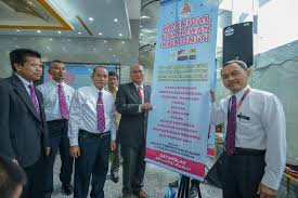 The mayor of kuala lumpur malay. Syor Pendekkan Tempoh Operasi Pusat Hiburan Masih Dibincangkan