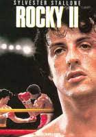 洛基•巴尔博厄(西尔维斯特•史泰龙 sylvester stallone 饰)是费城的过气拳击手。 他空有拳击热忱，却只混杂于三流拳击赛中。 一天，他对售货员艾黛丽安（塔里亚•希雷talia shire. é›»å½±ä»‹ç´¹ æ´›åŸº2 Rocky 2 U2 é›»å½±é¤¨ å½±ç‰‡è³‡è¨Š