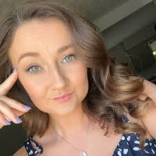 Alexandra Burns's Instagram, Twitter & Facebook