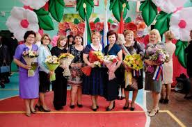 сценарий на последний звонок 11 класс необычный поздравление учителям Scenki Na Poslednij Zvonok 11 Klass Sovremennye Teksty