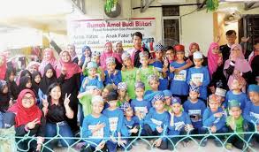 Anak yatim adalah anak yang ditinggal meninggal ayahnya ketika belum dewasa. Selami Jiwa Anak Yatim