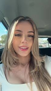 Alexis Macklin's Instagram, Twitter & Facebook