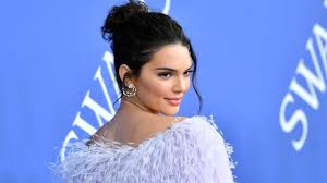 Kendall jenner's face has smitten when talks about her boyfriend ben simmons who is a basketball player. Kendall Jenner Explains Why She Keeps Relationship With Ben Simmons Private Teen Vogue
