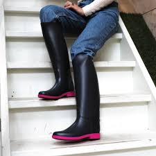 Idéal pour la plage, que bébé ne ce brûle pas les petits pieds l'été. Boutique Meduse La Chaussure Plastique Fabriquee En France Meduse