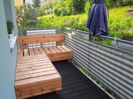 Anleitungen Diy Ideen Bauanleitungen Projekte Zum Selbermachen Anleitungen Bank Bauanleitungen Diy In 2020 Balcony Decor Small Balcony Decor Wooden Terrace