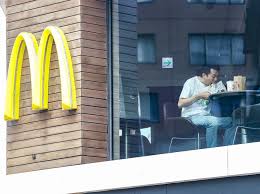 然後就是很一般的問卷調查 我是建議你們如果真的不滿意在寫很不好啦 因為他還會問你哪裡不滿意 會讓你填寫 而且麥當勞員工蠻可憐的 被客訴. 0qb9rbw4n Oulm